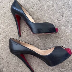 Christian Louboutin lady peep pump
